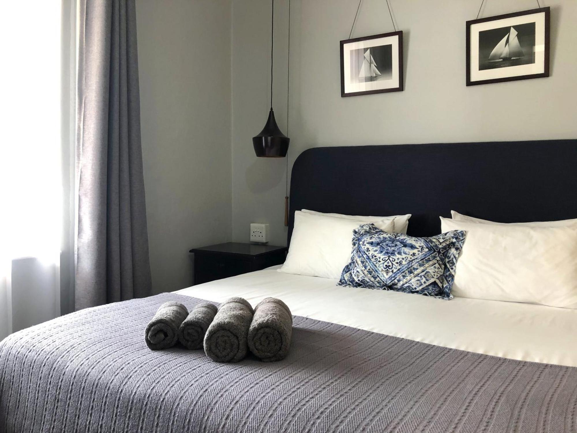 Hotel At The Loerie à Knysna Extérieur photo